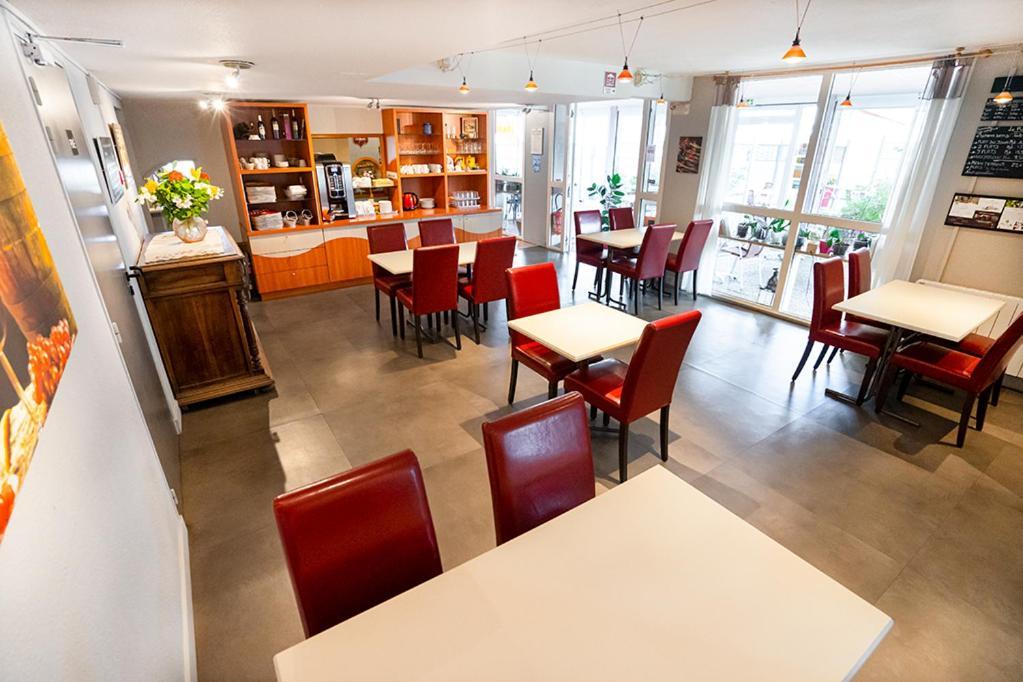 Logis Hotel- Hotel Restaurant Le Rialto Ле-Секестр Экстерьер фото