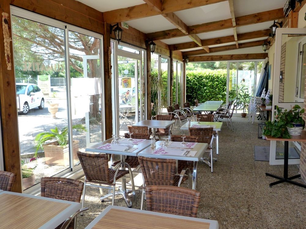 Logis Hotel- Hotel Restaurant Le Rialto Ле-Секестр Экстерьер фото
