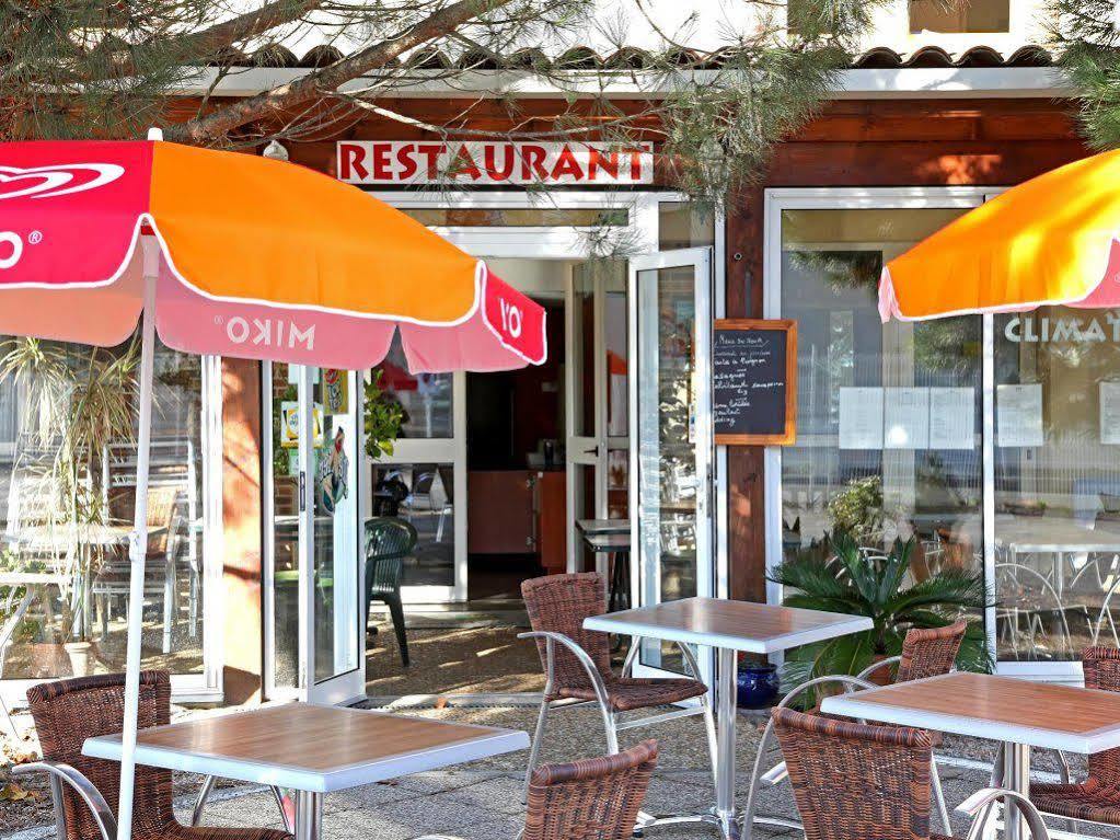 Logis Hotel- Hotel Restaurant Le Rialto Ле-Секестр Экстерьер фото