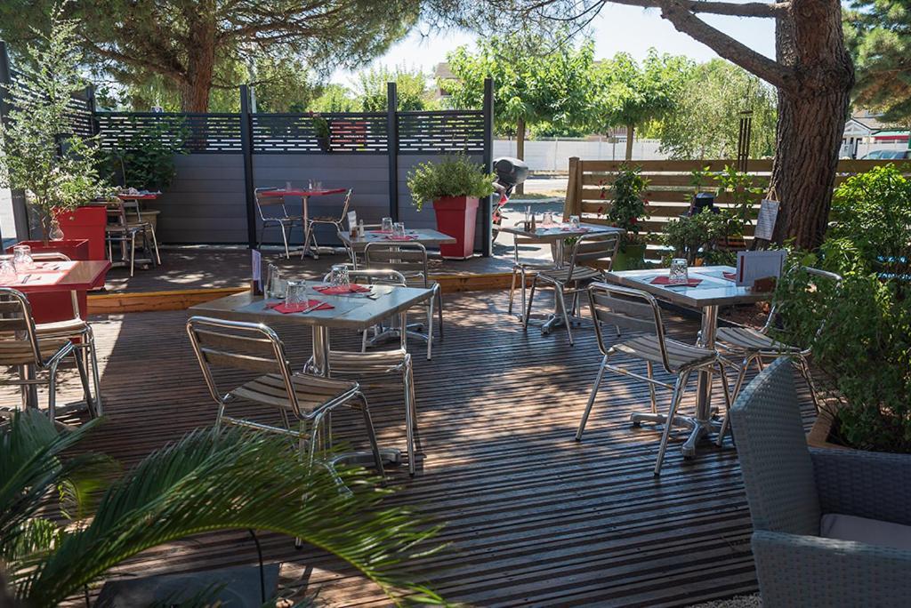 Logis Hotel- Hotel Restaurant Le Rialto Ле-Секестр Экстерьер фото